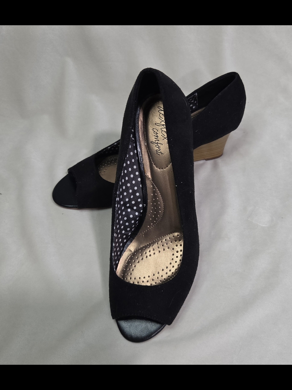 dexflex comfort Black Peep-Toe Low Wedge Heels